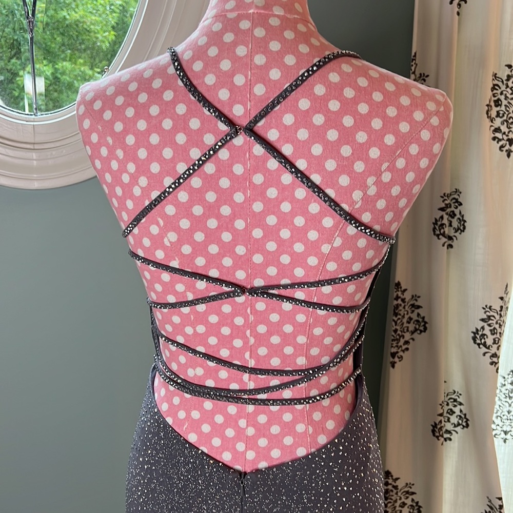 Vienna Prom Dress Size 6 - Picture 7 of 13